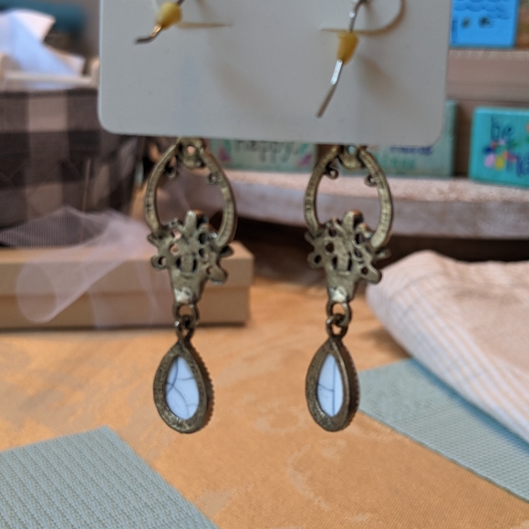 NEW Turquoise Antique Gold Costume Earrings - Picture 6 of 8